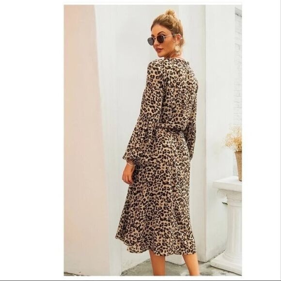 womens dress with long sleeves belted collar and button front size M - Picture 5 of 6